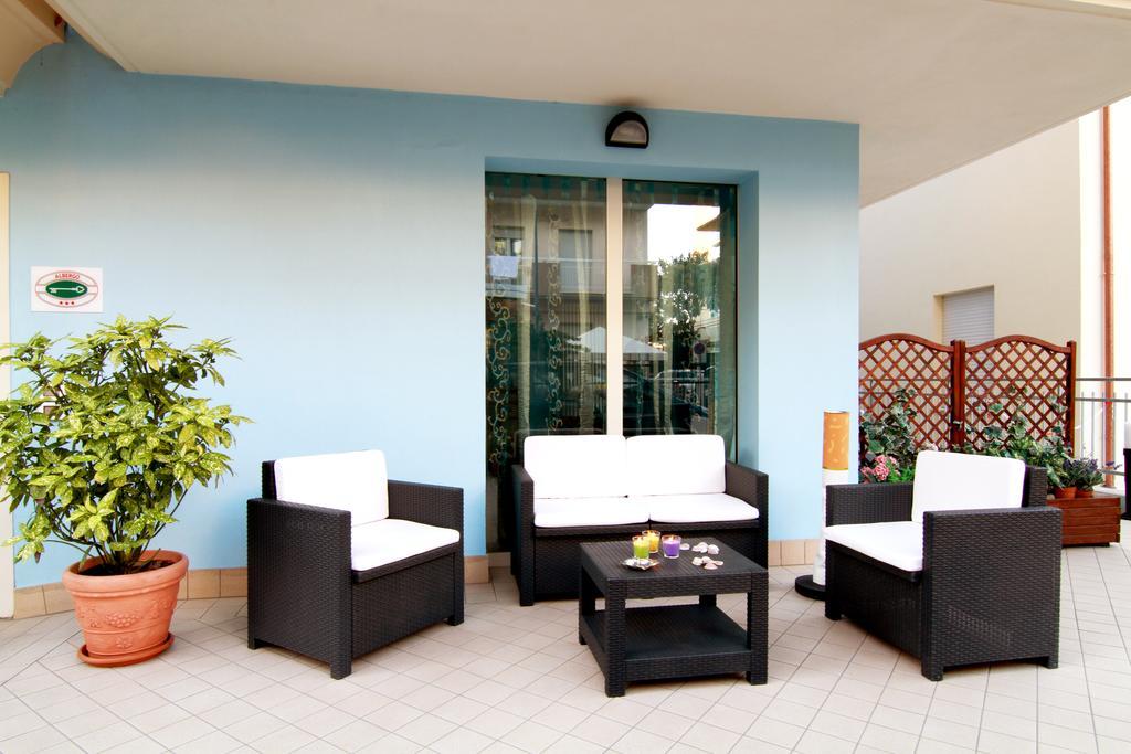 Residence Blu Marine Ріміні Екстер'єр фото