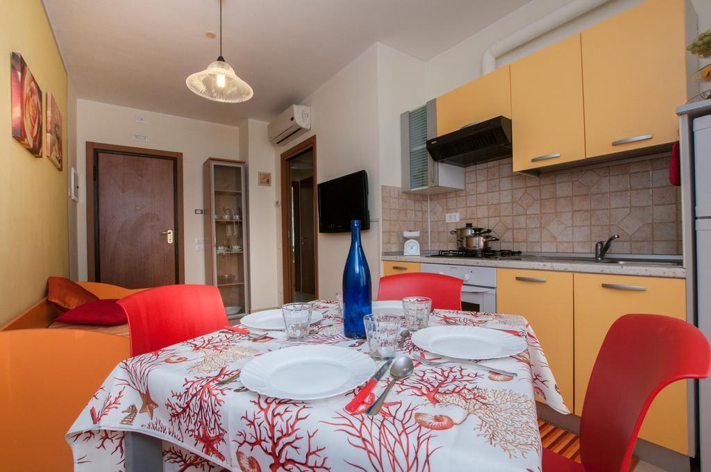 Residence Blu Marine Ріміні Екстер'єр фото